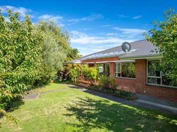 Mid Century Classic with Flexible Living Options