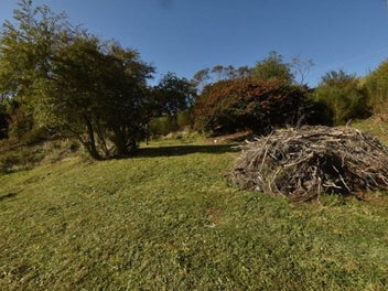 Covenant free, hillside views