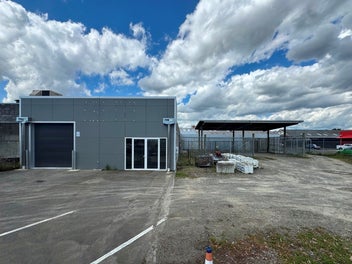 Image 1 of 7