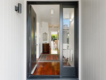 Charming Spacious Private Single Level –...