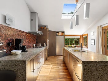 Character, Opportunity & Lifestyle on 913sqm (MHZ)