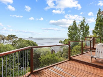 $1.6M for both 7 Rangatira Tce & 6 Mt Pleasant Rd