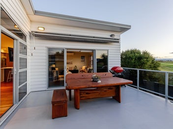 Coastal Class. Fairway Frontage.