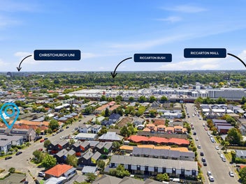 Sharply Priced! Double Garage & Abundant Carpark!