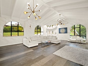 Old World Glamour - Spectacular Viewing!