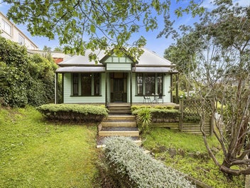 Classic Villa on Generous Section!