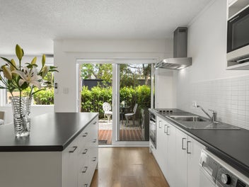 Devonport Apartment with Private Outdoor Space