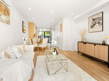 Well-Designed 2-Bedroom with Study