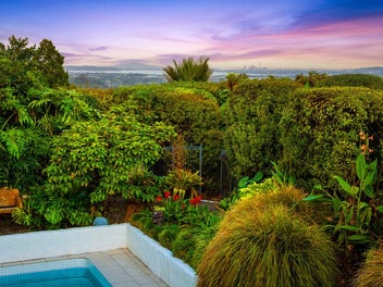 Resort Living and Unforgettable Views!