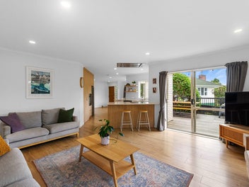 Fabulous, Fenced and Freehold!