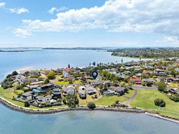 Seaside charm & stunning sea views