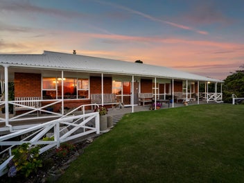 Unique lifestyle with unmatched 9+ car garaging