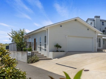 Elevated views and easy living – Move in ready