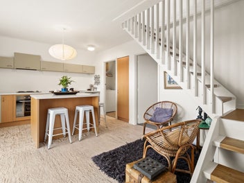 Stylish Renovated Townhouse in Port