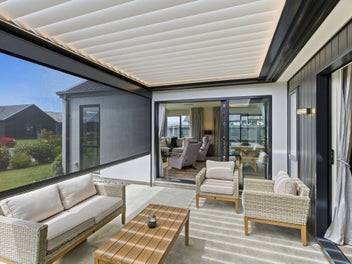 Must View 4 Bed, 3 Bath w' Solar, Louvres & More!!