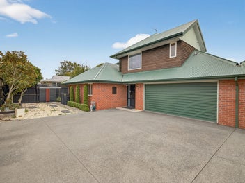 Space, Comfort & Central Convenience!