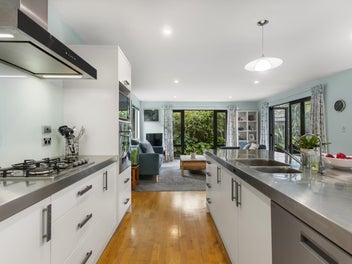 FREEHOLD - INDOOR-OUTDOOR LIVING WITH LUSH GARDEN!