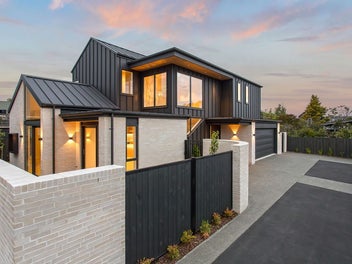 Architectural Showstopper - Private Rear Residence