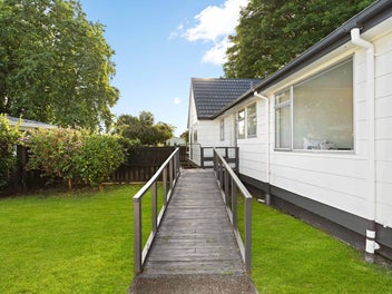 Private | Prime Location - Park Outlook