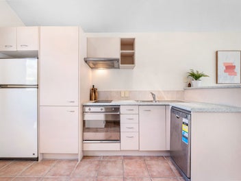 Sunny & Resort Style Living With Bush Views