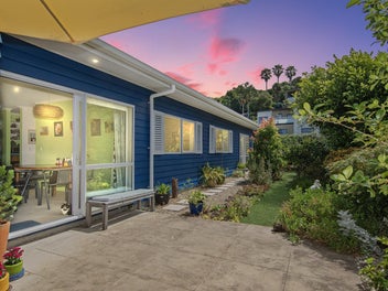 Coastal Convenience - Views and Sun