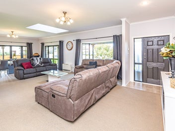 Stand out location - enquiries $869,000+