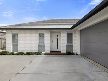 MODERN, CRISP EASY LIVING