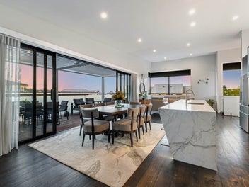 Ex-Showhome Living at Its Finest