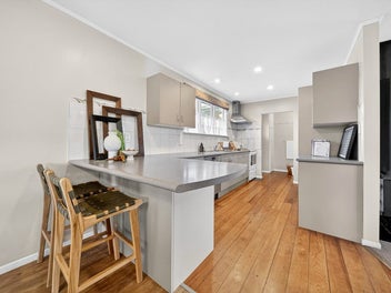 4 Bed-2 Bath-Huge Section