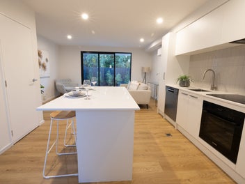 Unique Townhouse on Leafy & Quiet Rear Section