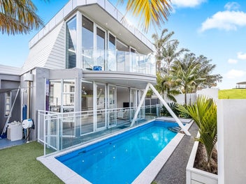 ELEVATED COASTAL LUXURY - CASTOR BAY