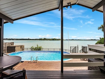 Front row, no filter