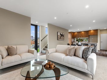 Four Luxury Townhouses on Freehold Titles