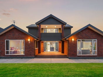 Fairway outlook - the best of Bower Avenue