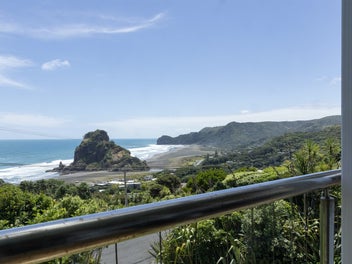 VINTAGE PIHA WITH ICONIC VIEWS