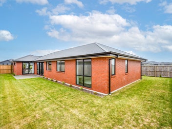 Perfect Trifecta - Location, Style & Space!