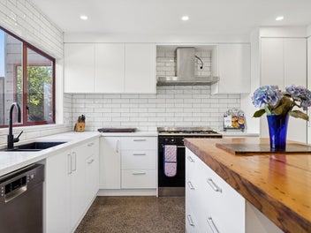 Family space, great potential, close to beach