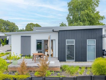 Last Chance! Motivated Vendor Says Sell!