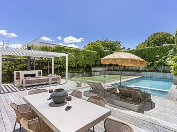 Refined family living for entertainers