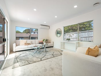 Private Sun-Drenched Family Living with Sleepout!