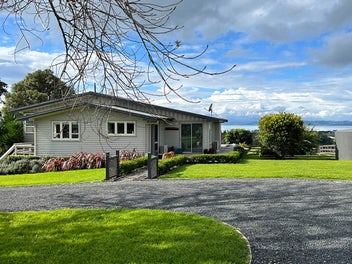 Versatile Lifestyle Property with Harbour Views