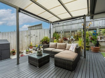 Spacious, Lock Up and Go! Vendors on the move!