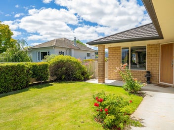 Sun-Soaked & Seriously Convenient