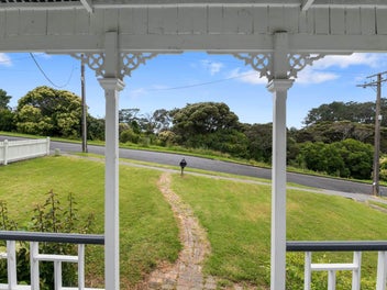 1915 Bungalow on 905m² flat site