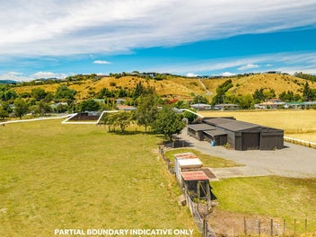 Gorgeous villa, great big shed and lovely land