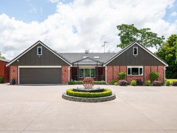 Big Shed, Pool, Plus Income Potential, A Rare Find