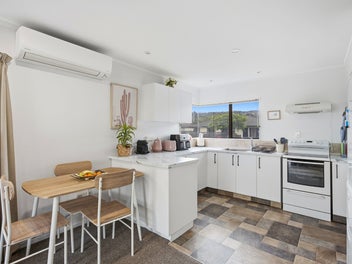 Beach, Golf, Easy-Care Living - Don't Miss This!