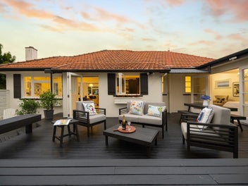 Stylish Neighbourly Cul-de-Sac Gem