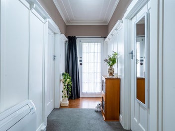 Sun-soaked Home With Great Garaging!