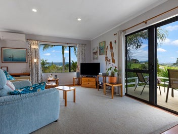 Coastal Lifestyle Retreat, Vendor says Sell!